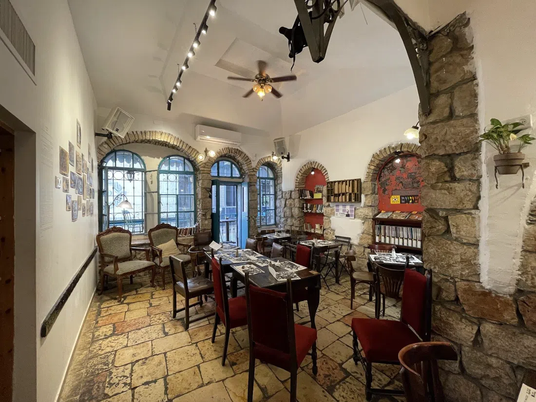 Tmol Shilshom, Jerusalem