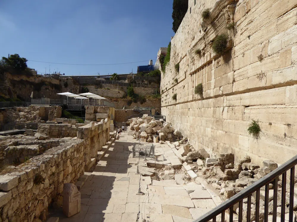Finding the quiet hours at Jerusalem's Western Wall