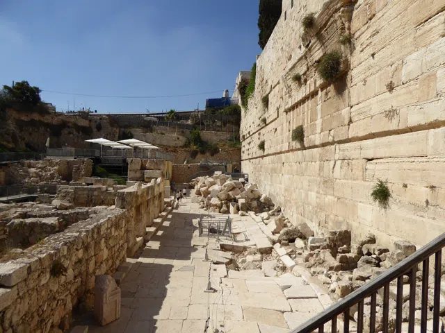 Finding the quiet hours at Jerusalem's Western Wall